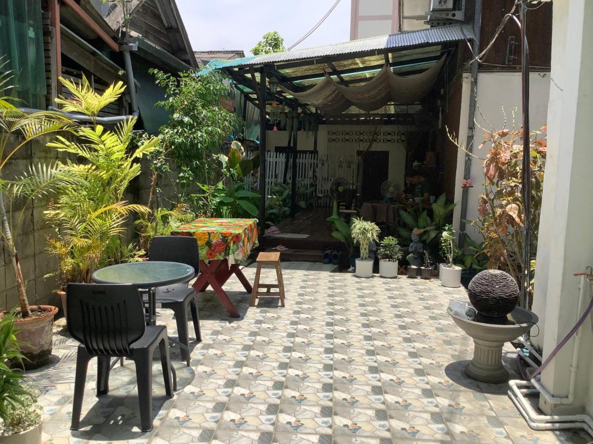 Tata Guesthouse Čiang Mai Exteriér fotografie