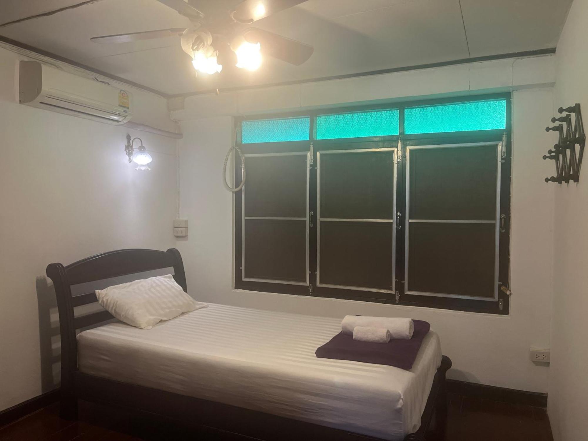 Tata Guesthouse Čiang Mai Exteriér fotografie