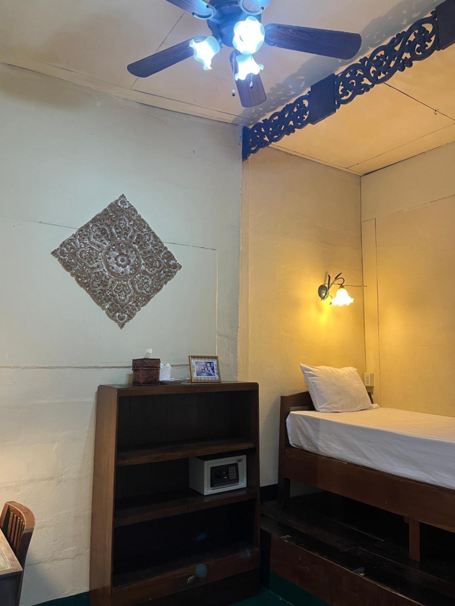 Tata Guesthouse Čiang Mai Exteriér fotografie